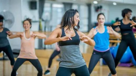  Zumba Fitness: Immergiti nel Ritmo Frenetico e Brucia Calorie con Sorrisi!